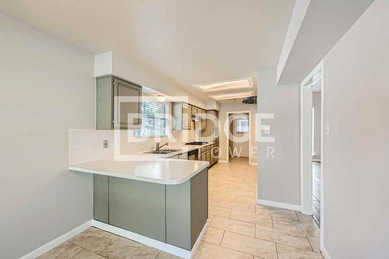 1203 Mayweather Ln - Photo 5 of 22