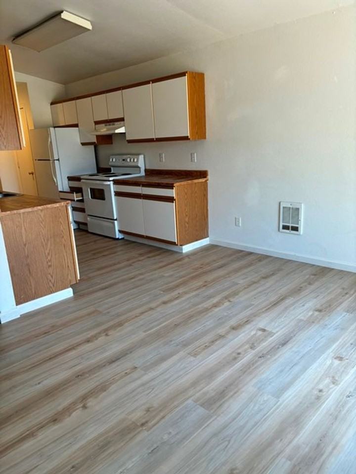 754 W Oregon Ave - Photo 4 of 9