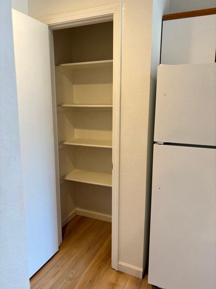 754 W Oregon Ave - Photo 6 of 9