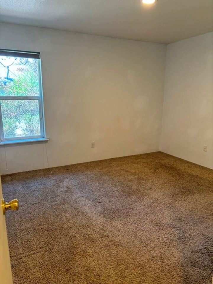 754 W Oregon Ave - Photo 7 of 9