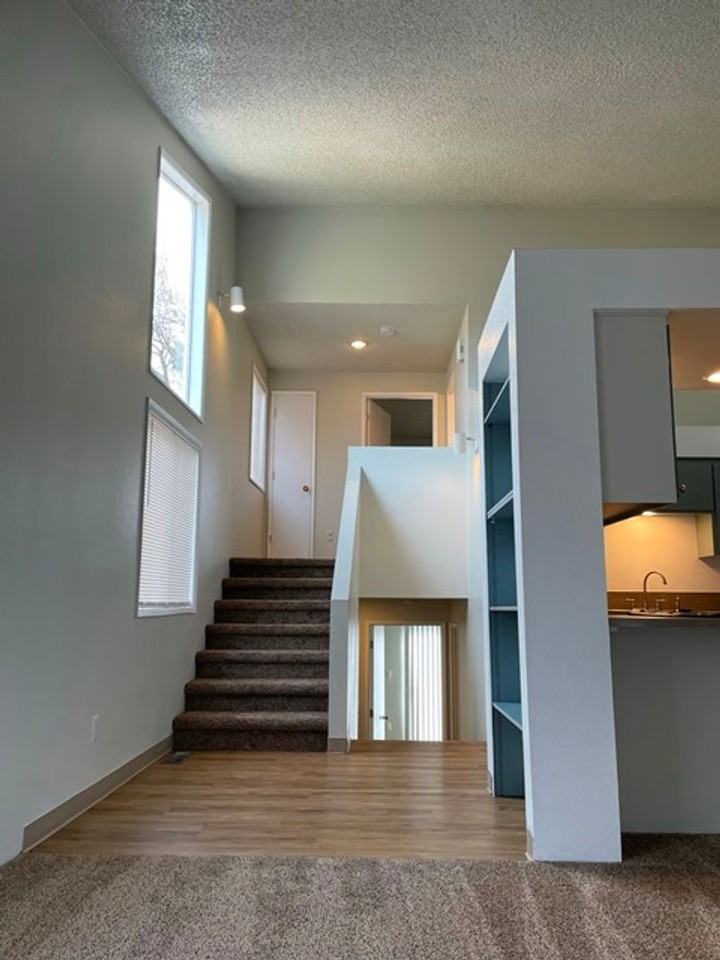 772 W Oregon Ave - Photo 2 of 12