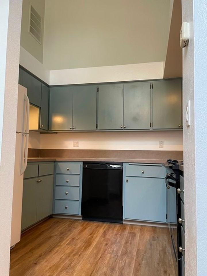 772 W Oregon Ave - Photo 3 of 12