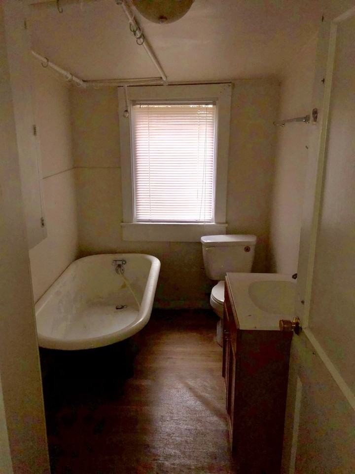 2721 14th Ave - Photo 3 of 4