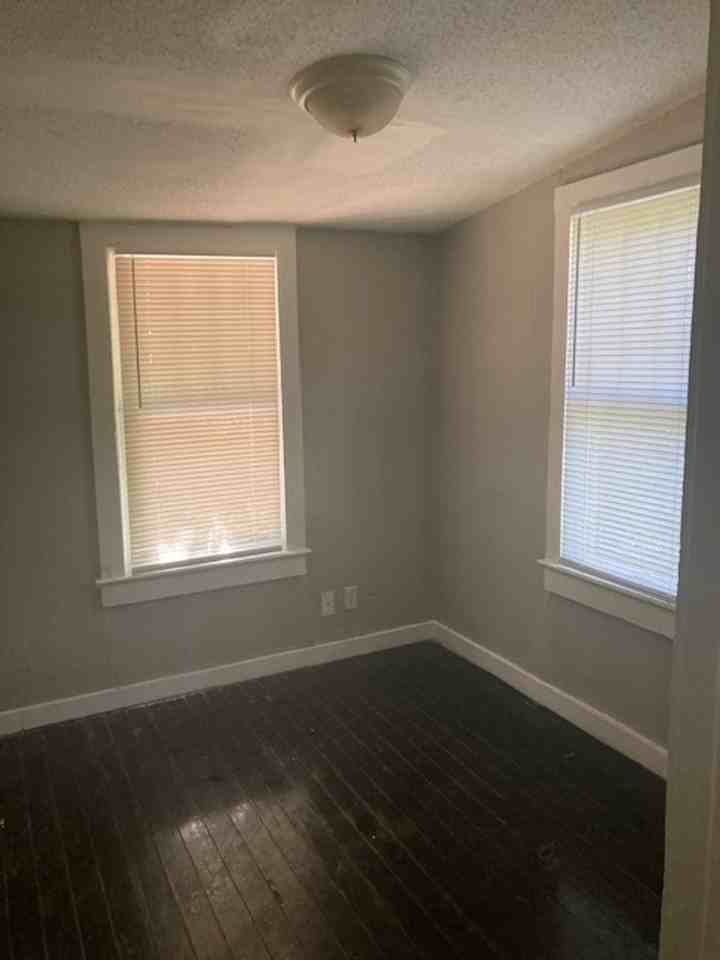 2721 14th Ave - Photo 4 of 4