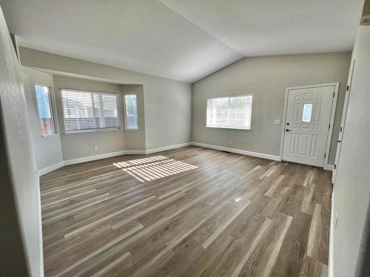 7875 Jacinto Ave - Photo 2 of 18