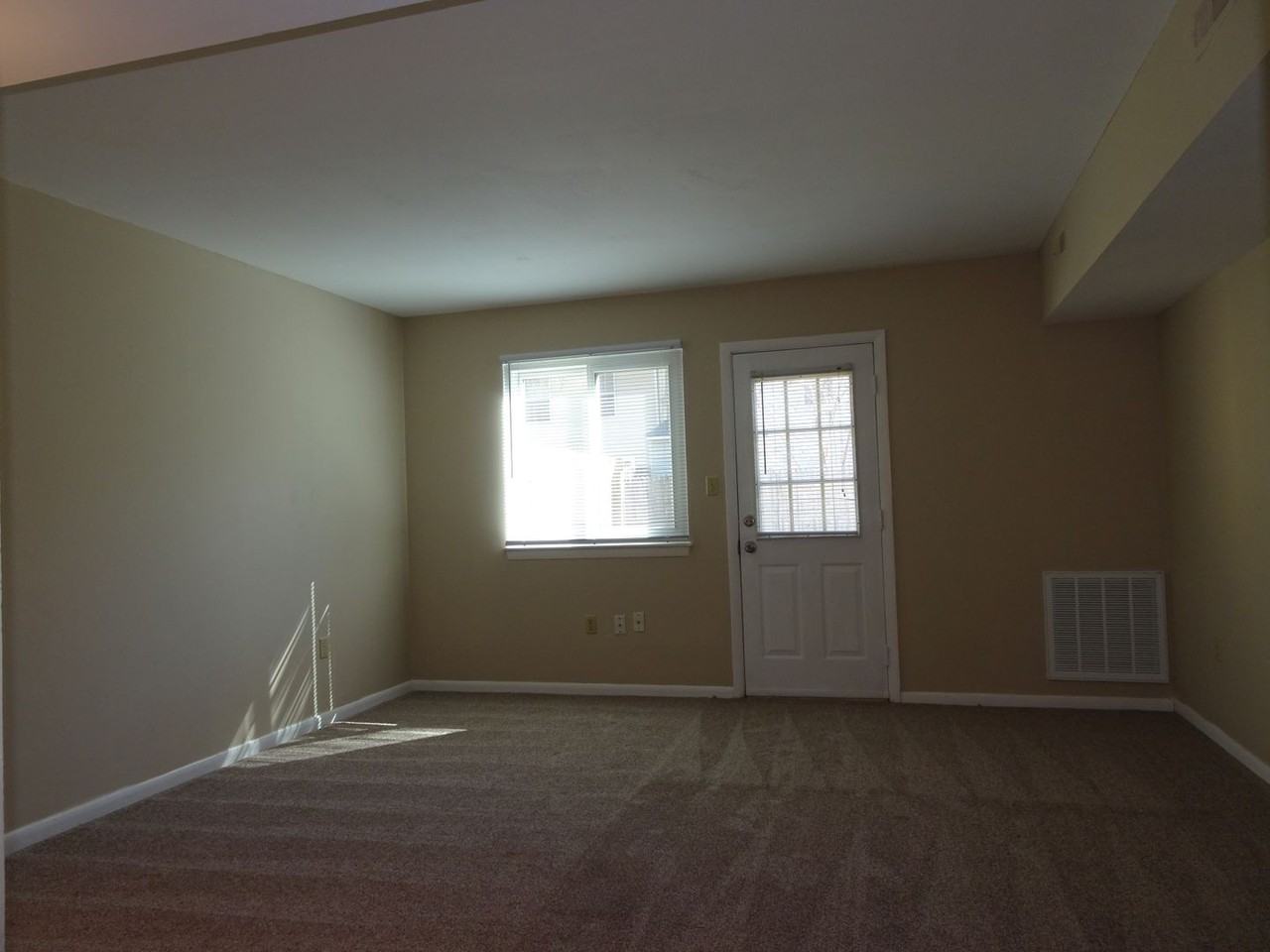 12722 Woodside Ln - Photo 2 of 10