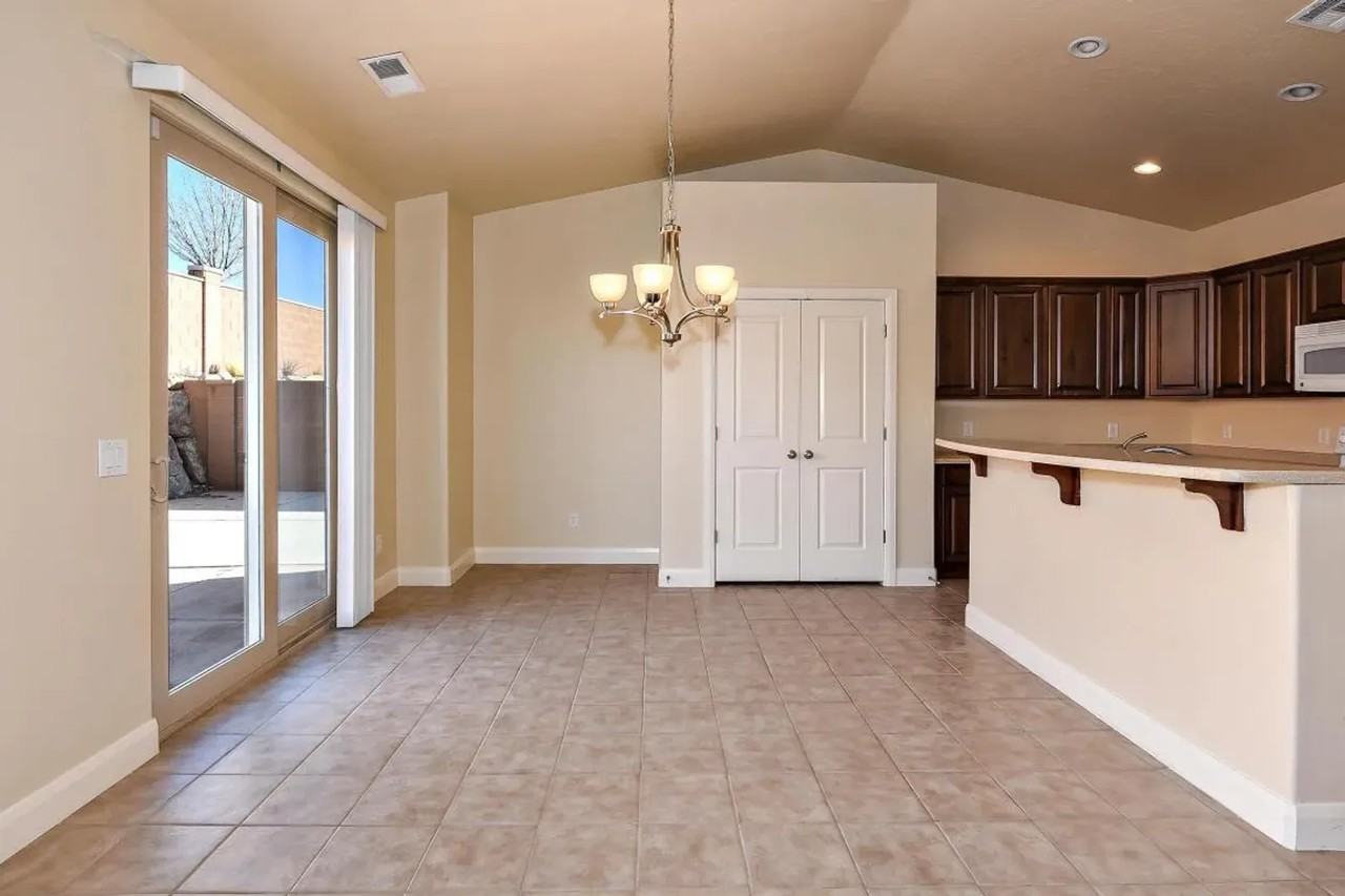 355 E Munich Dr - Photo 3 of 17