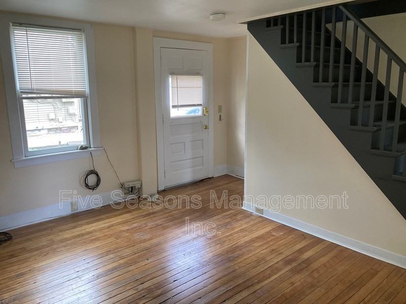 Pine St - Photo 3 of 11