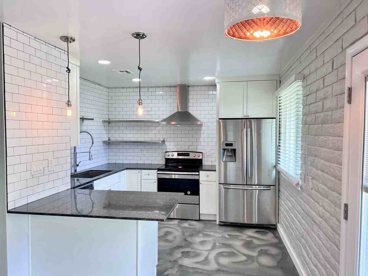 Trinity on 37th - Photo 2 of 35