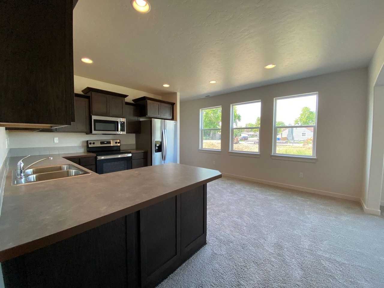 220 W Maple St - Photo 6 of 20