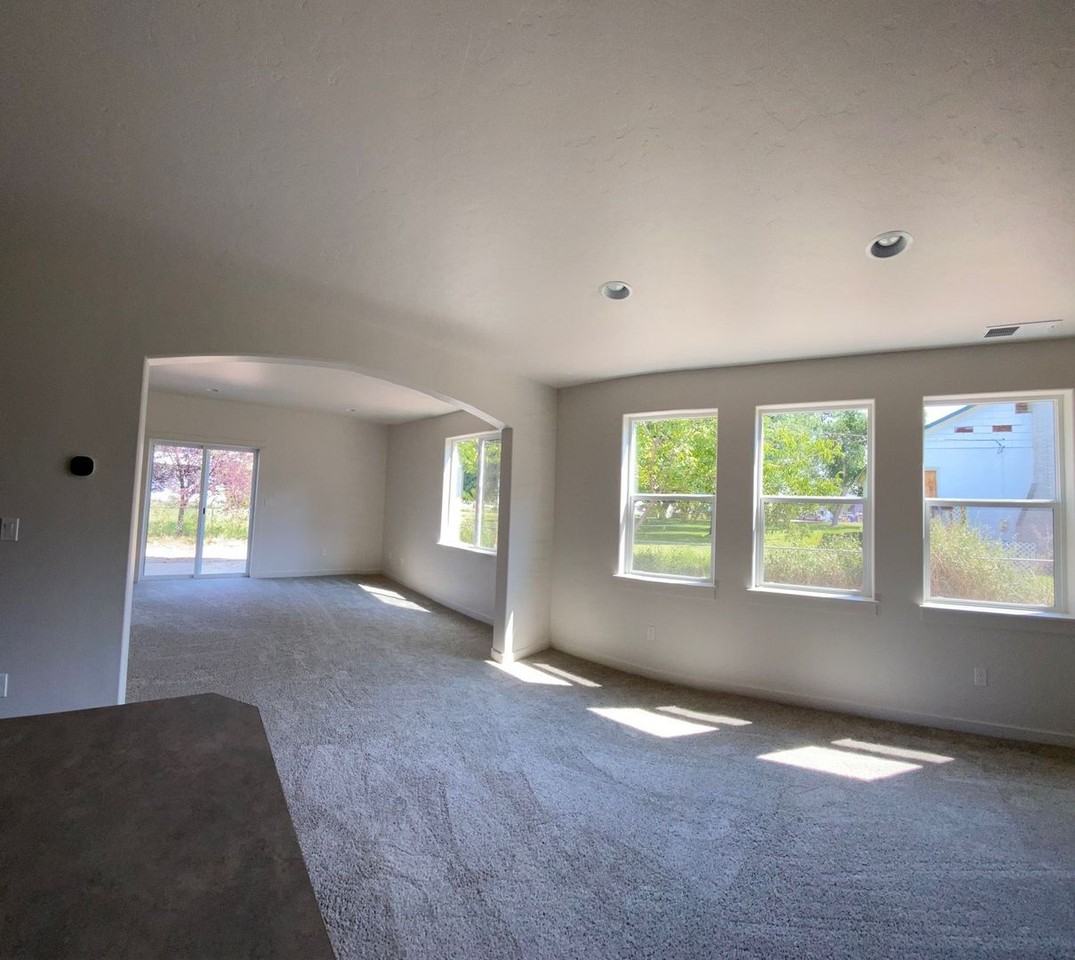 220 W Maple St - Photo 7 of 20