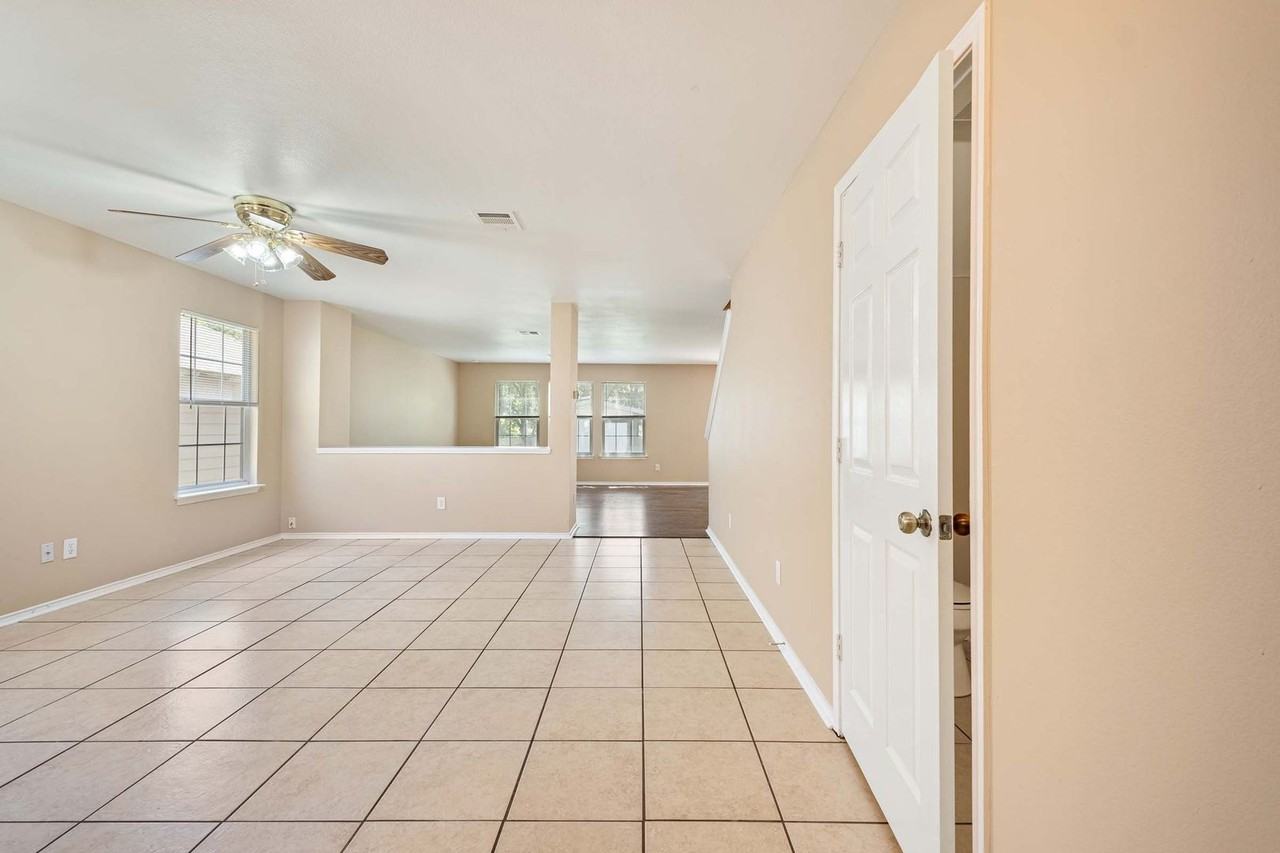 13727 Merseyside Dr - Photo 4 of 24
