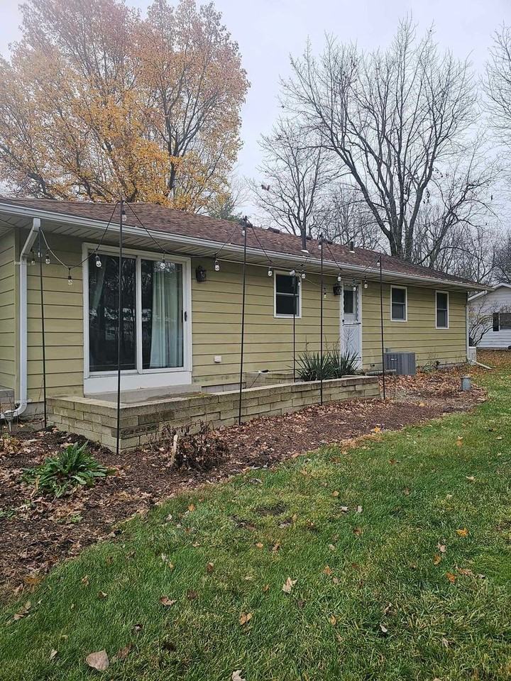 10985 Oak St - Photo 2 of 28
