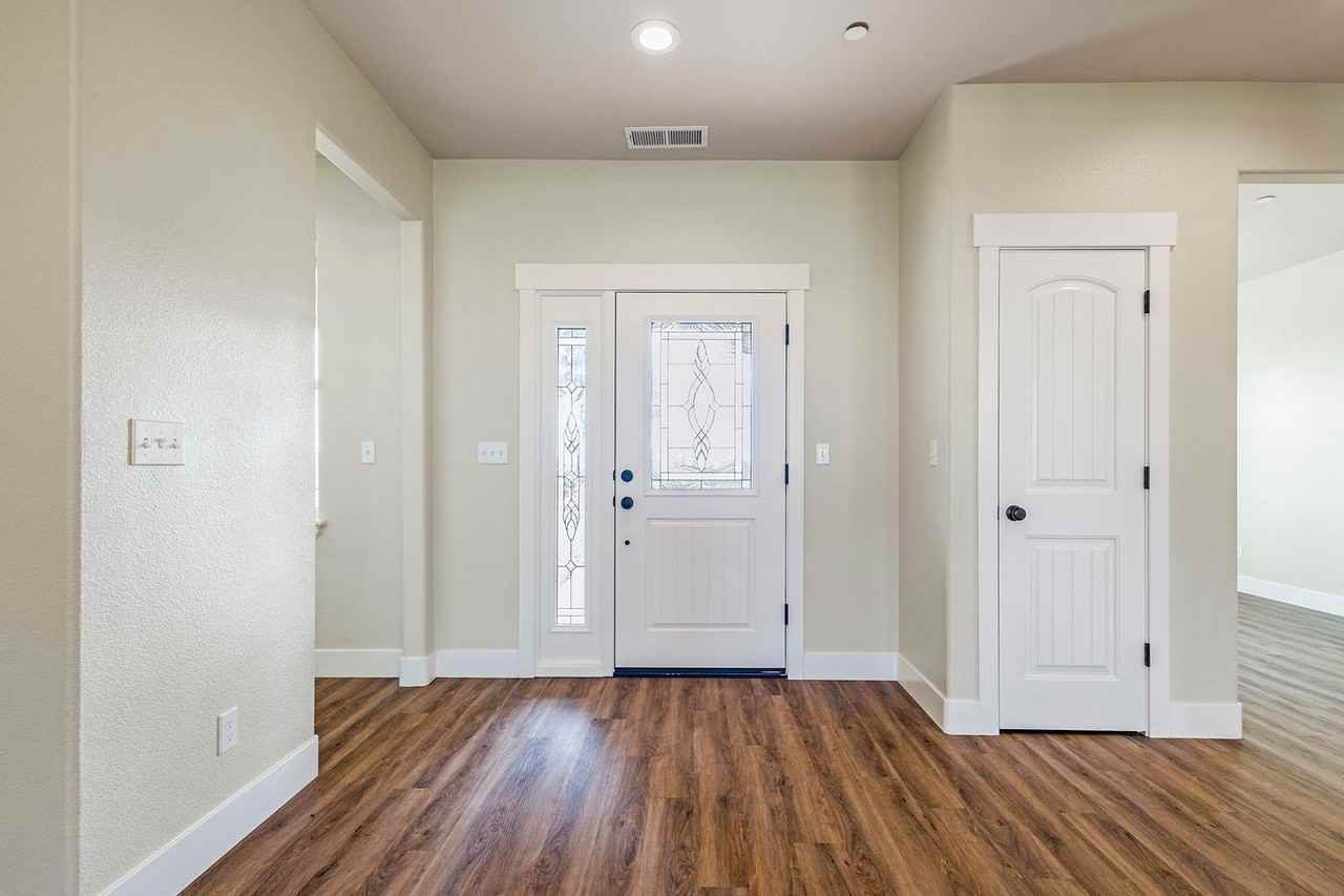 1915 Dean Rd - Photo 2 of 21