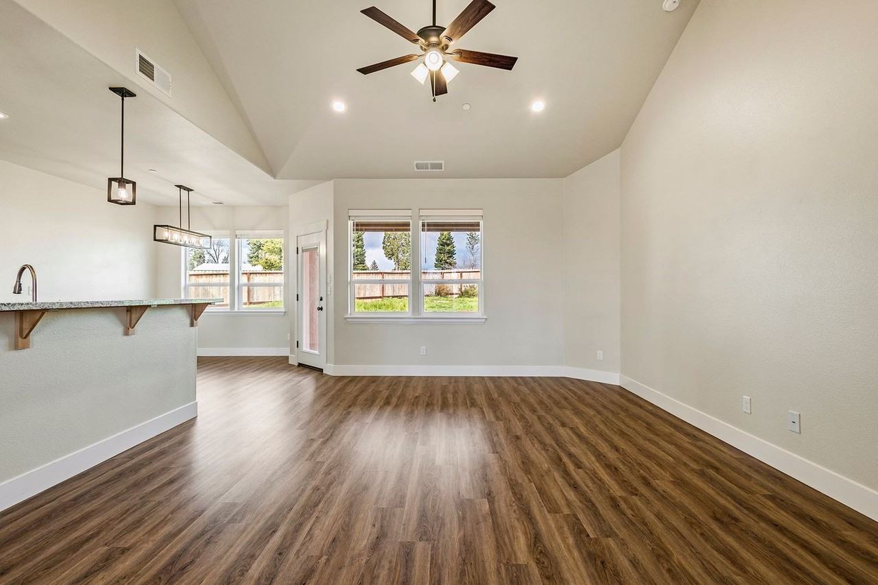 1915 Dean Rd - Photo 4 of 21