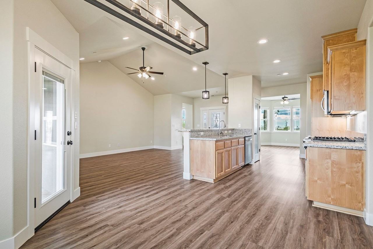 1915 Dean Rd - Photo 6 of 21