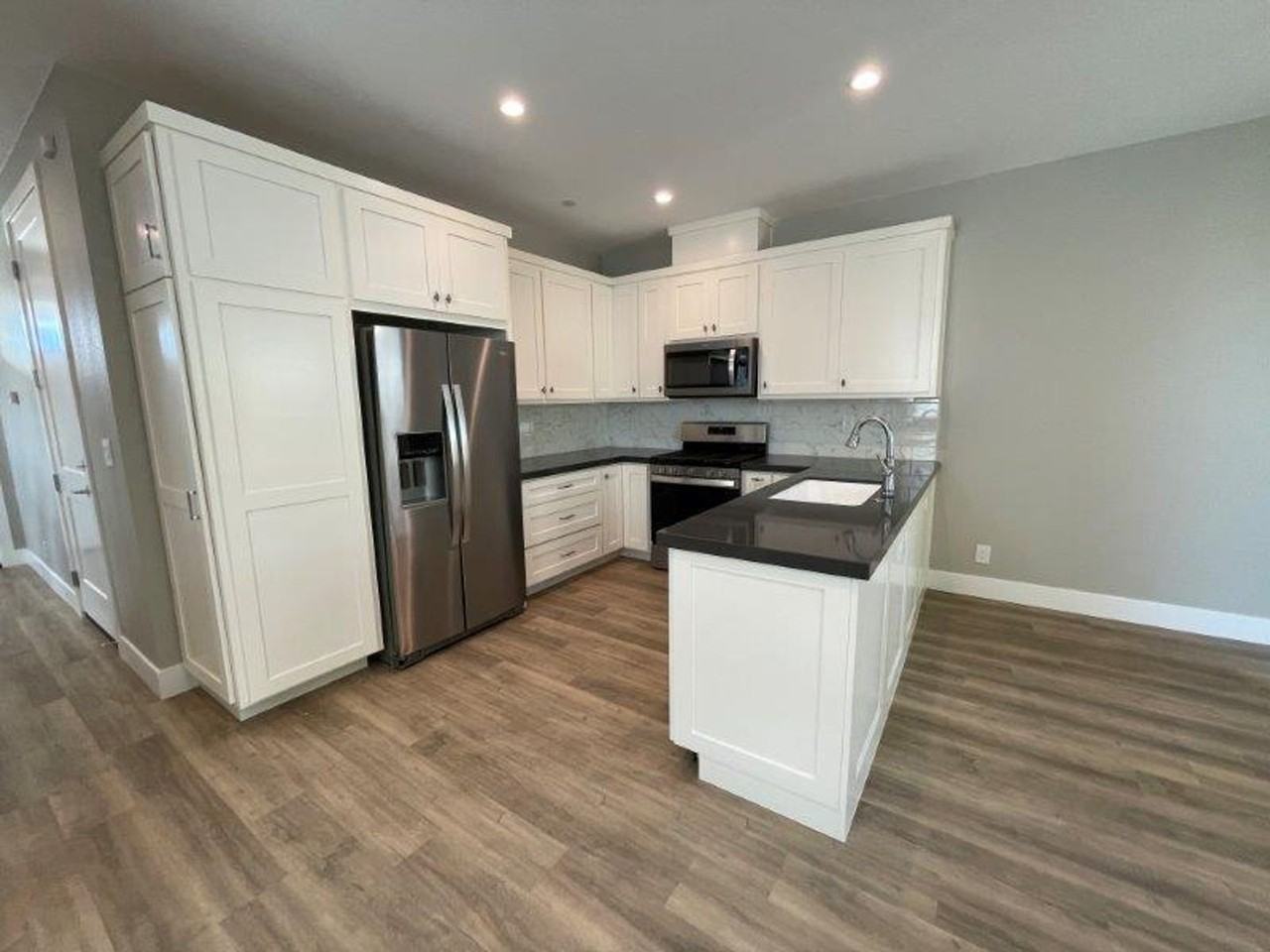 5521 T St - Photo 3 of 20