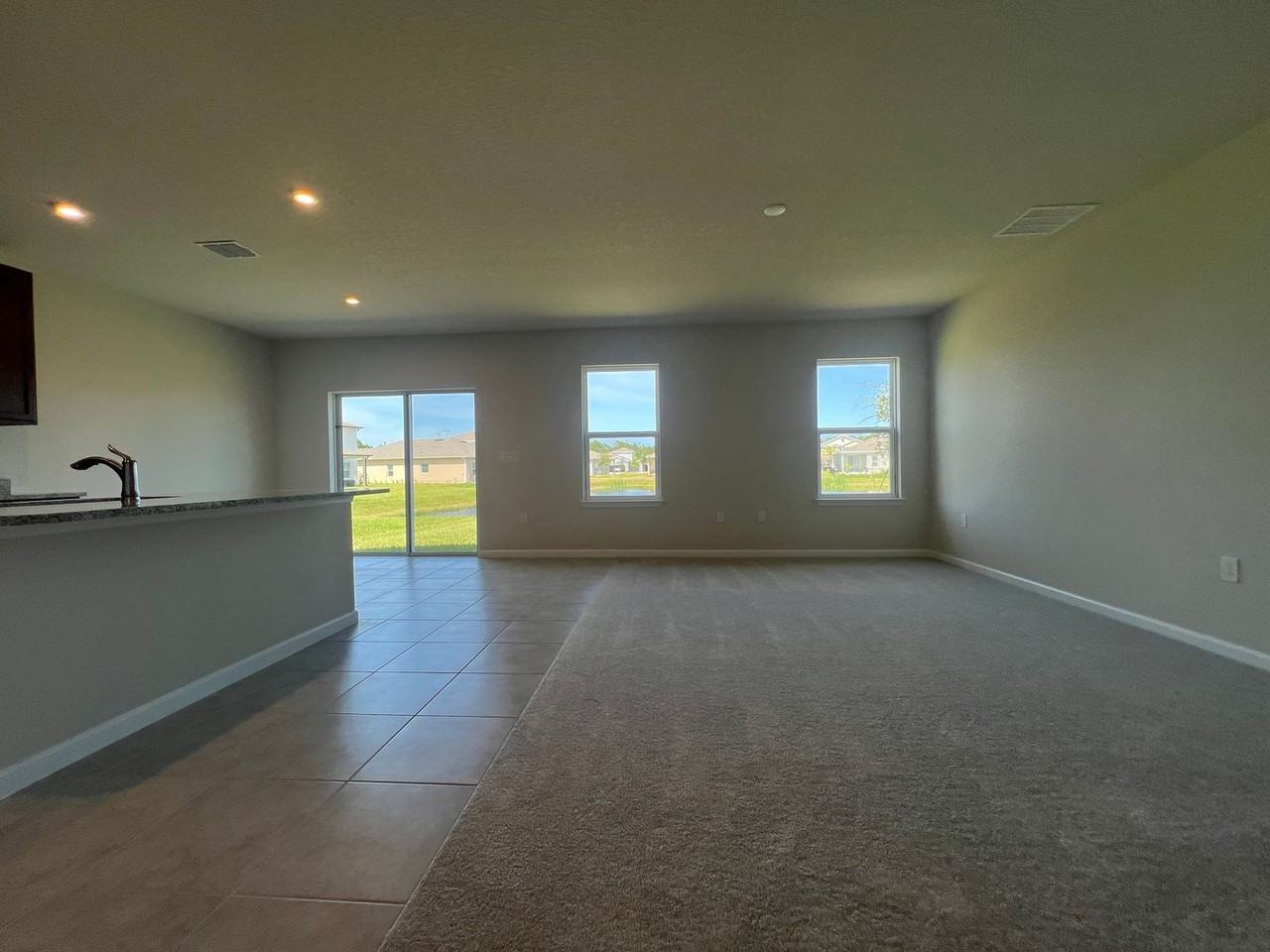 370 Crestwind Dr - Photo 3 of 26