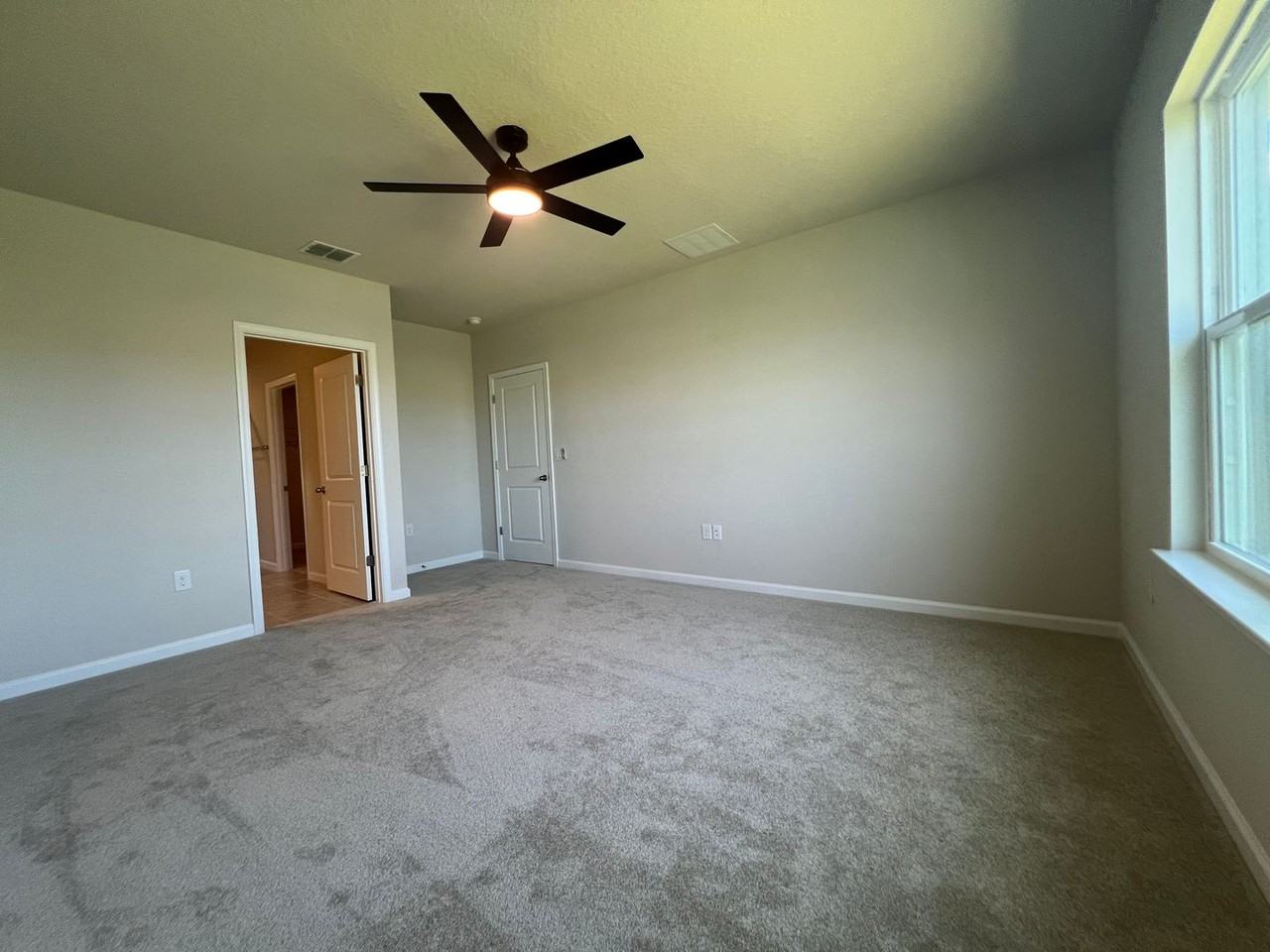 370 Crestwind Dr - Photo 6 of 26