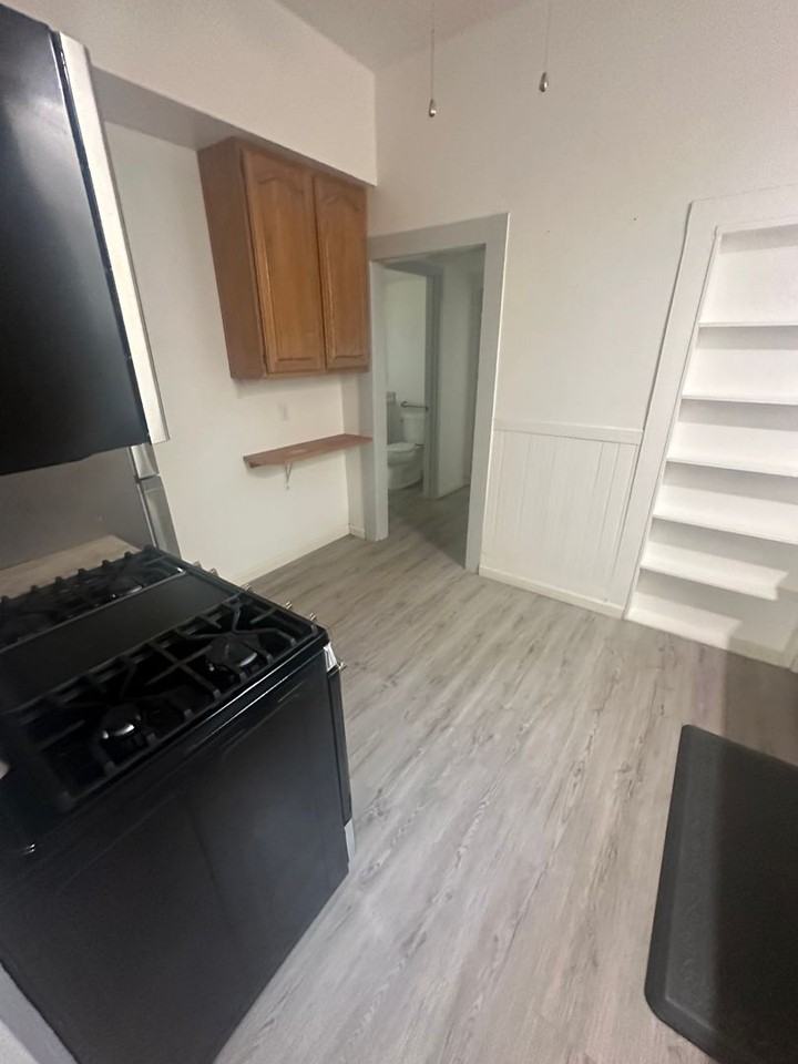 617 15th St - Photo 2 of 11