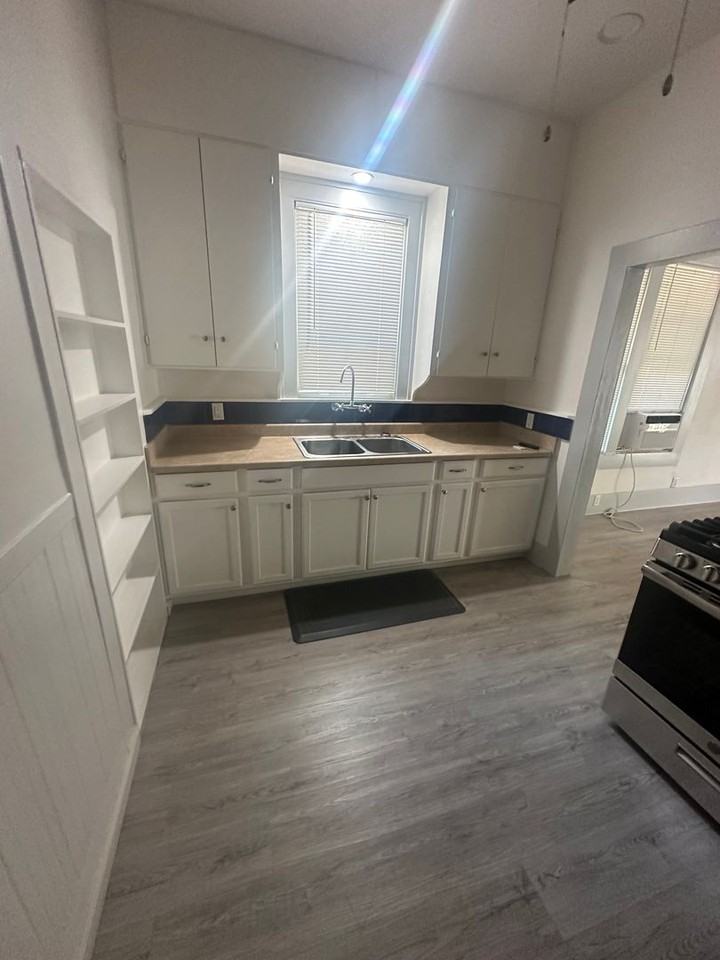 617 15th St - Photo 3 of 11