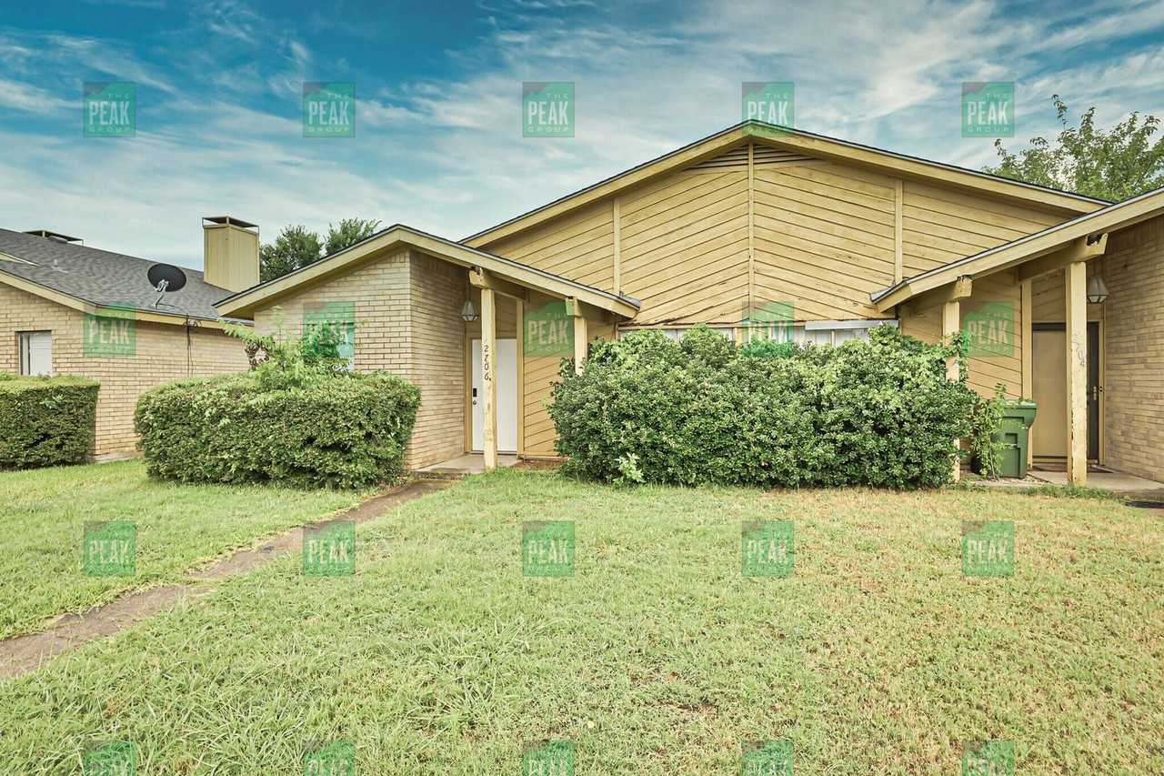 2700 Saint George Pl - Photo 2 of 18