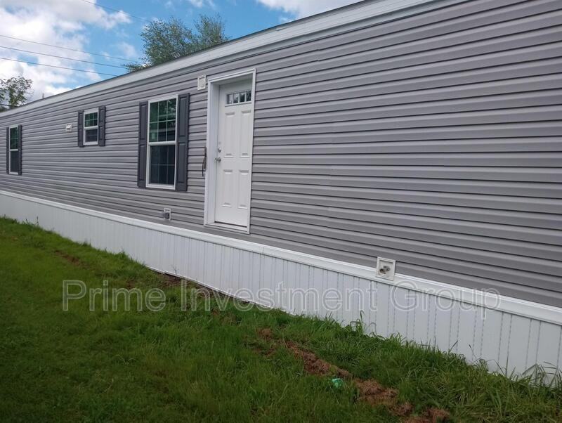 209 Graham Ave - Photo 2 of 7