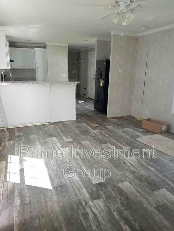 209 Graham Ave - Photo 3 of 7