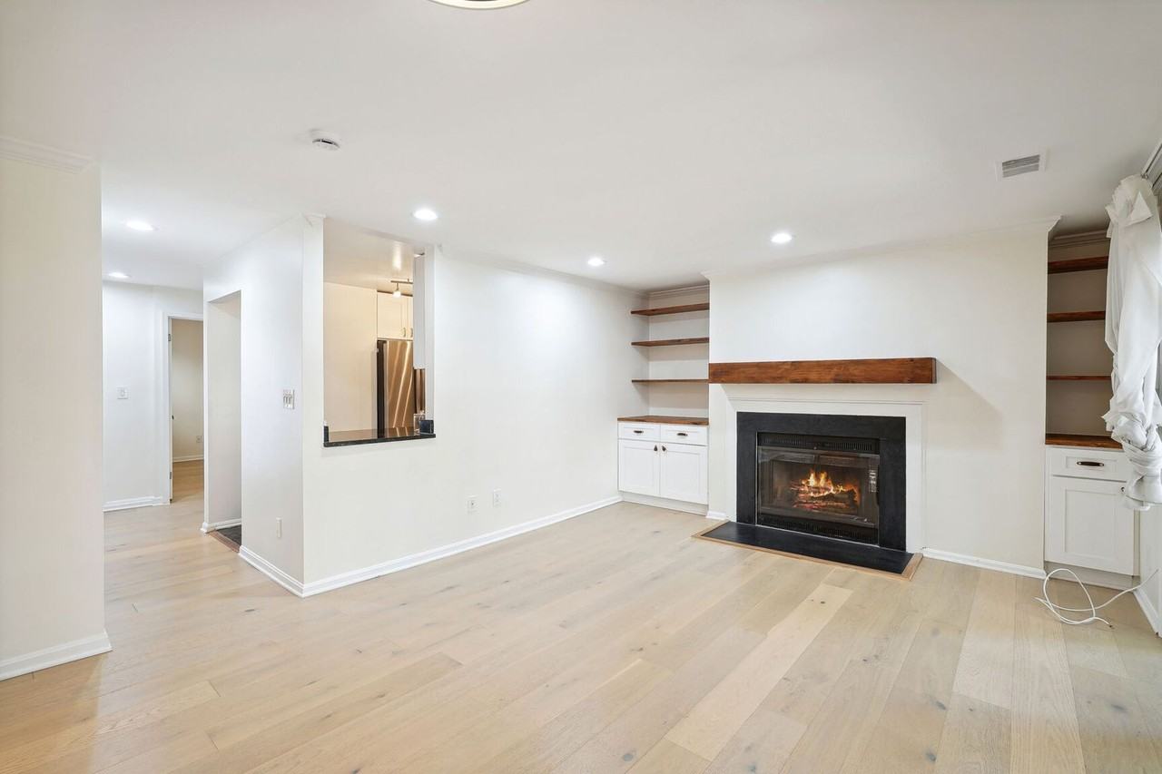 1124 25th St Nw #211 - Photo 4 of 15