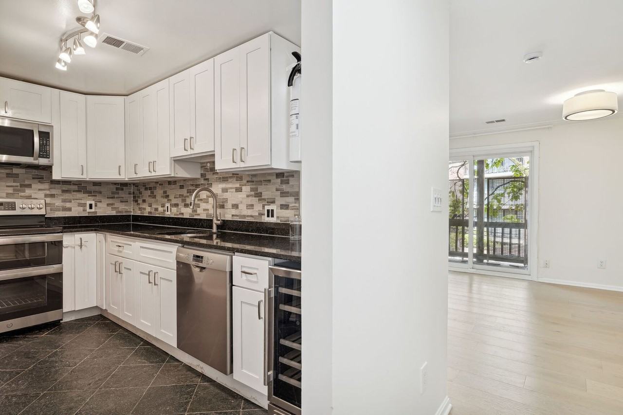 1124 25th St Nw #211 - Photo 5 of 15