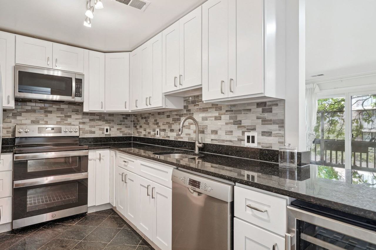 1124 25th St Nw #211 - Photo 6 of 15