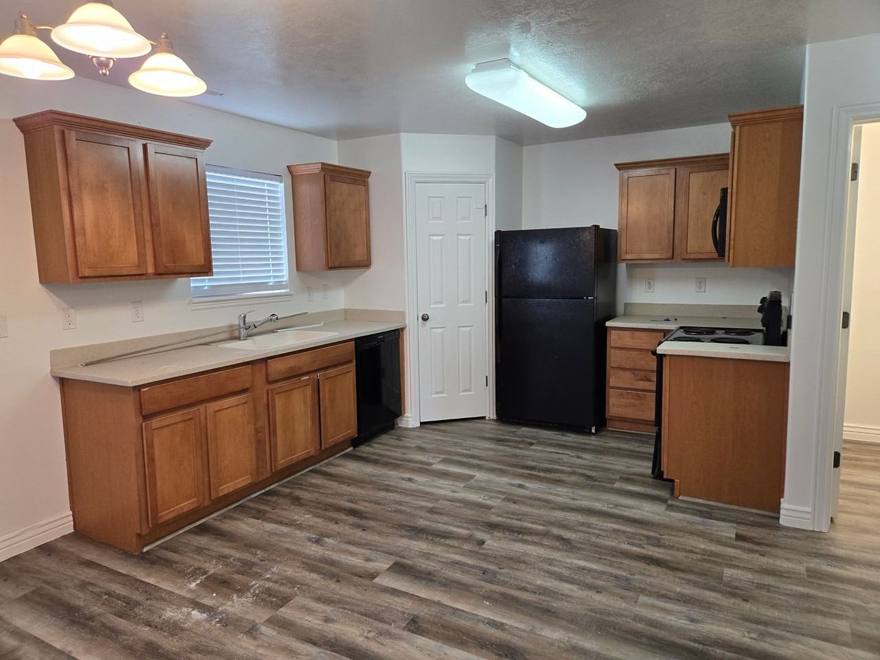 192 S 1100 W - Photo 3 of 35