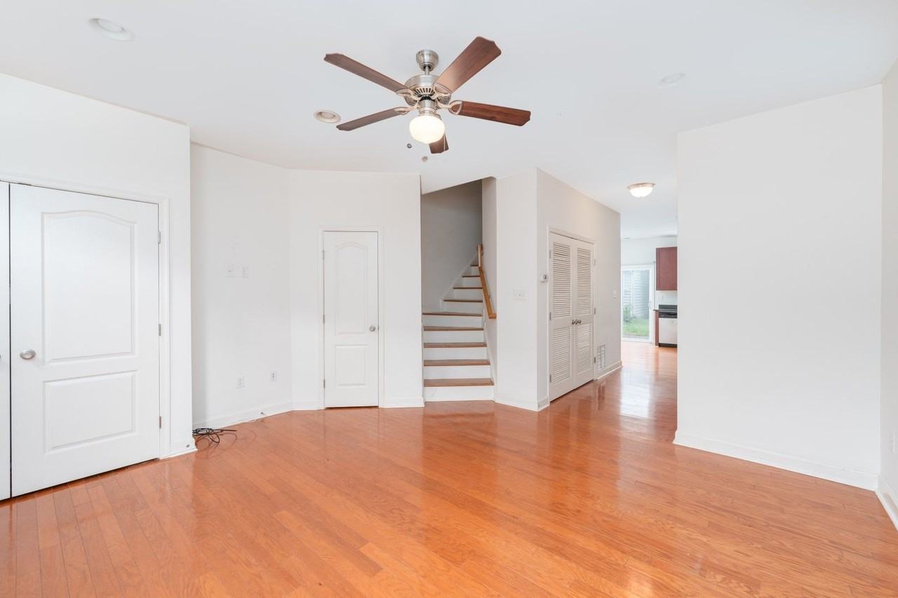 1628 Light St - Photo 3 of 27