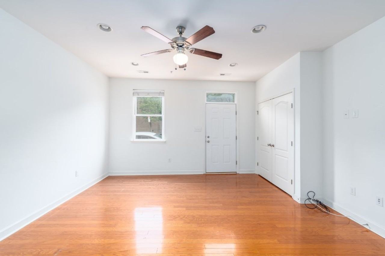 1628 Light St - Photo 4 of 27