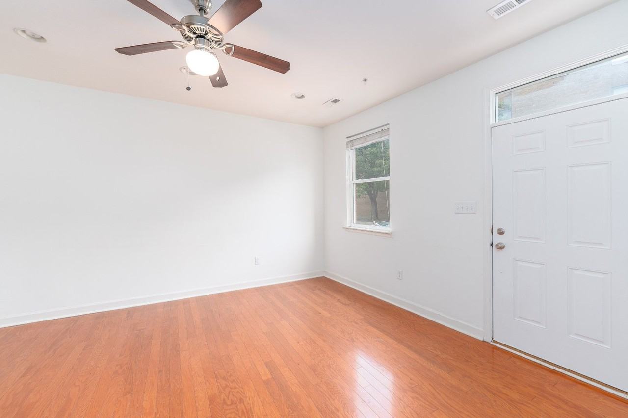 1628 Light St - Photo 5 of 27