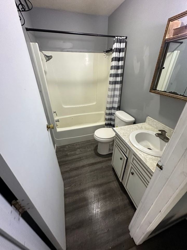 104 S Michigan St - Photo 2 of 7