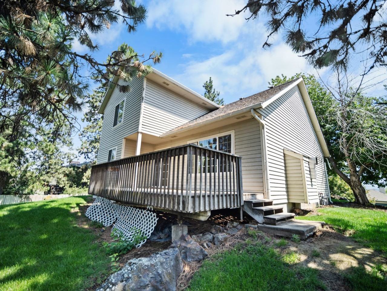 2116 S Scenic Blvd - Photo 3 of 36