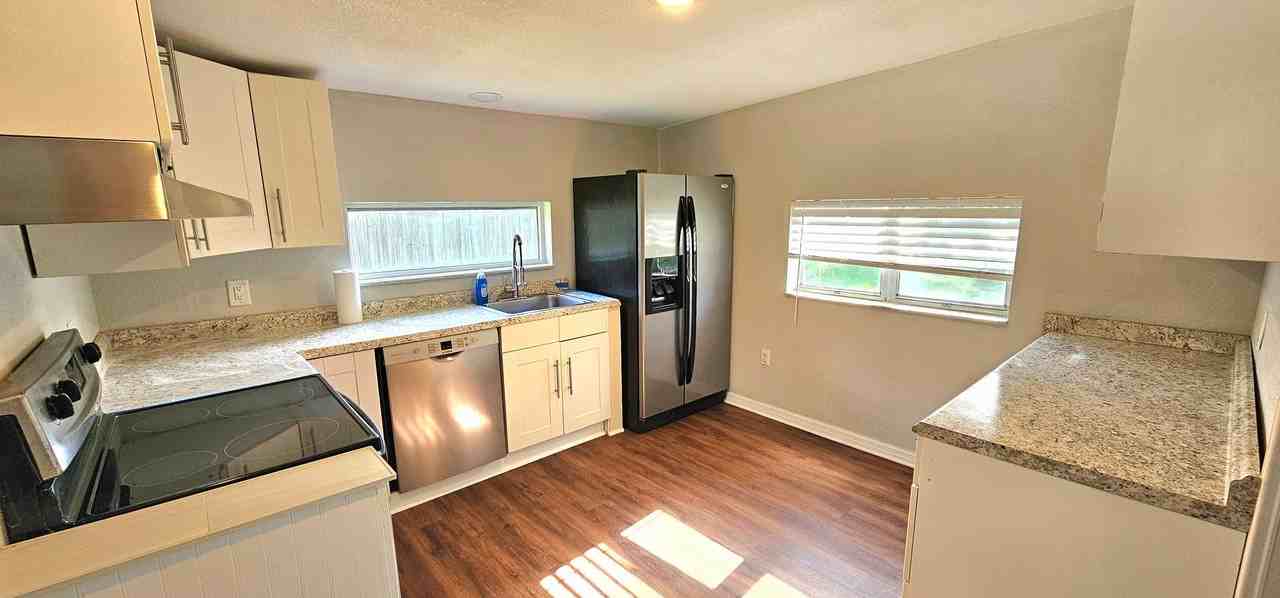 4185 Vanguard Ave - Photo 3 of 27