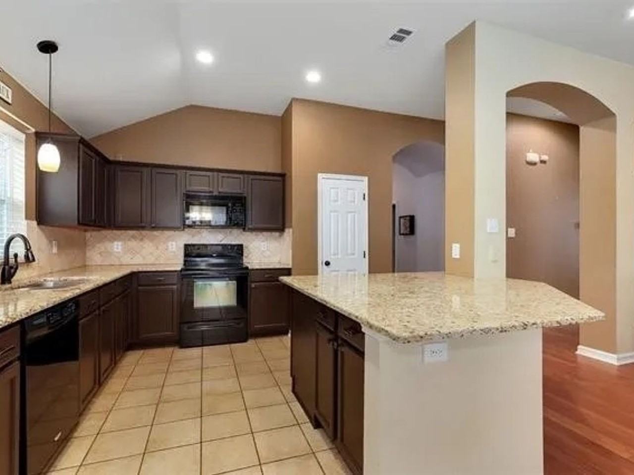 4129 Broken Bend Blvd - Photo 6 of 26