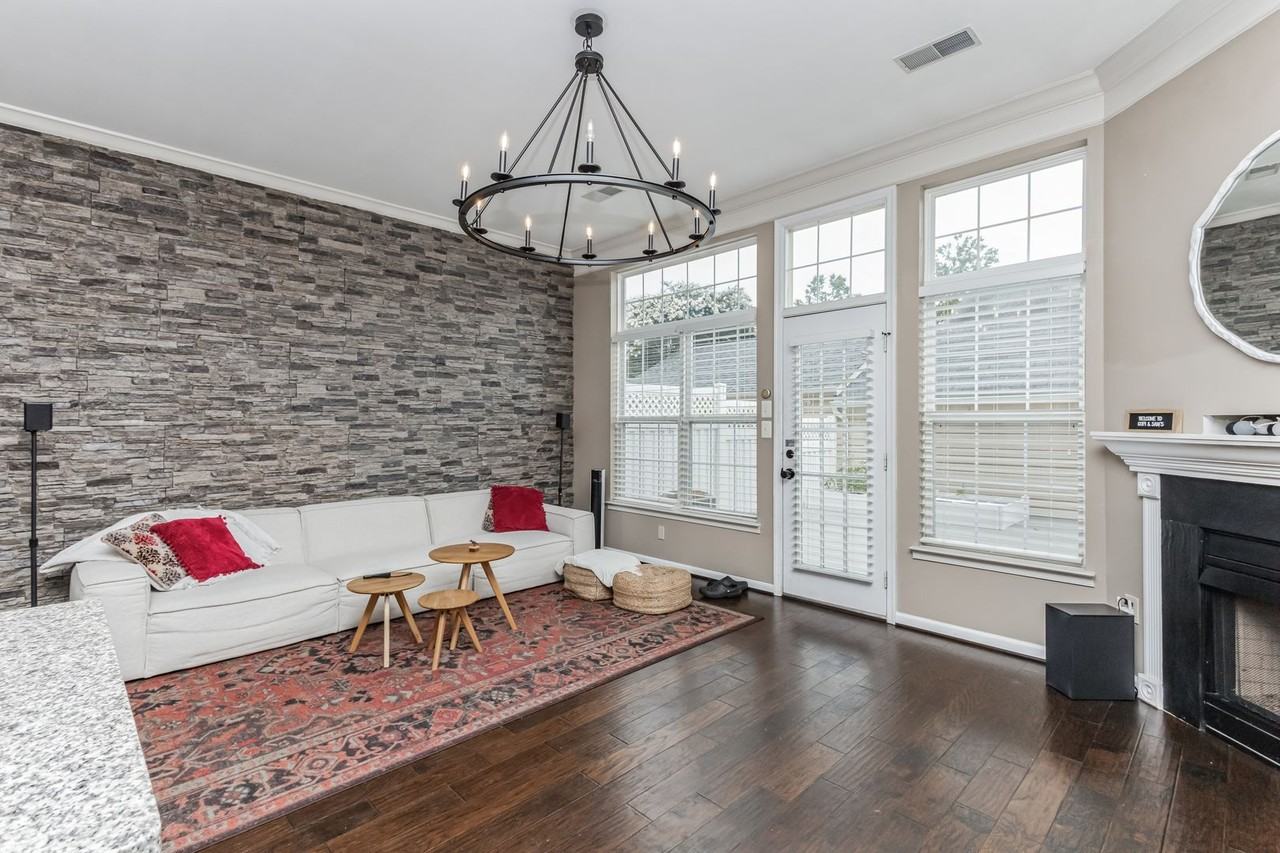 42753 Stadler Ln - Photo 3 of 28