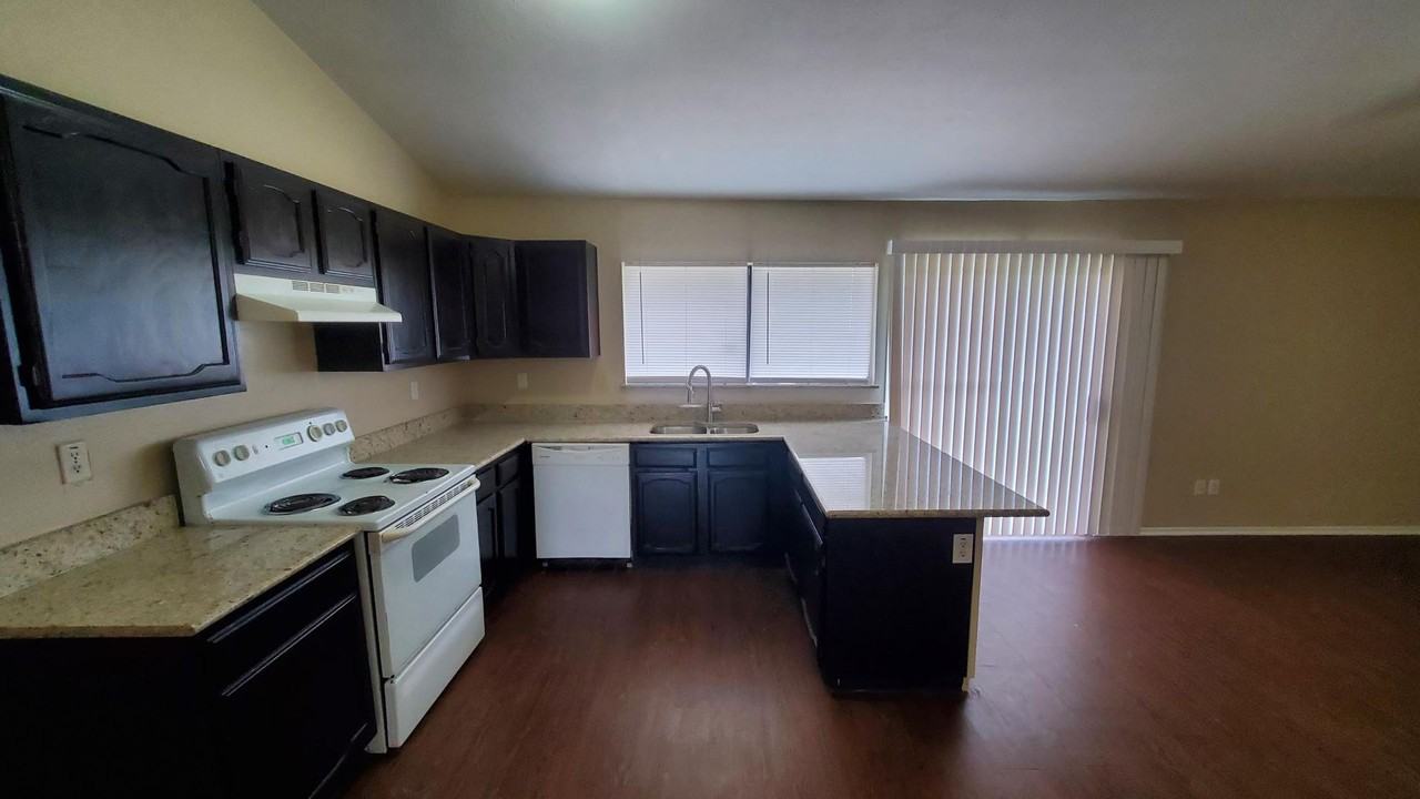 1125 Greenbriar Ln - Photo 5 of 15