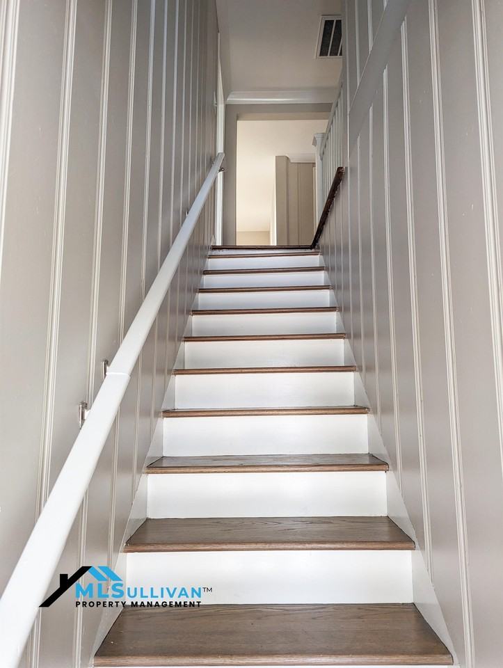 229 West Elm Street - Photo 3 of 19