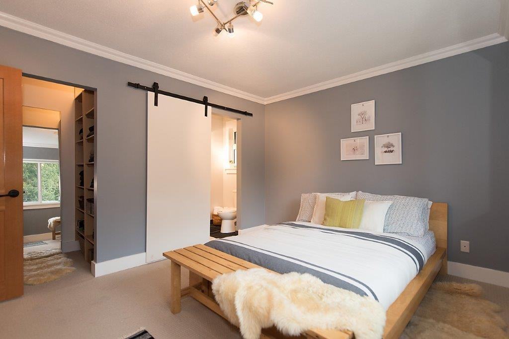 1580 Riverside Drive West - Photo 3 of 18