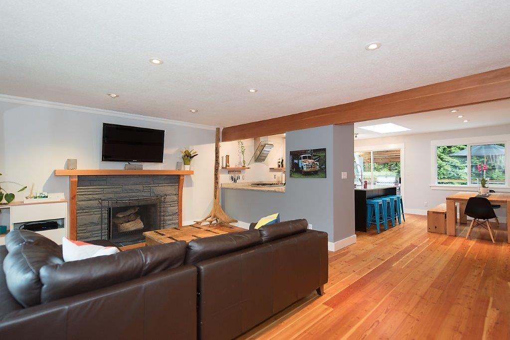 1580 Riverside Drive West - Photo 2 of 18