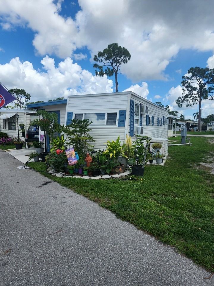 Sunseekers - Photo 3 of 12