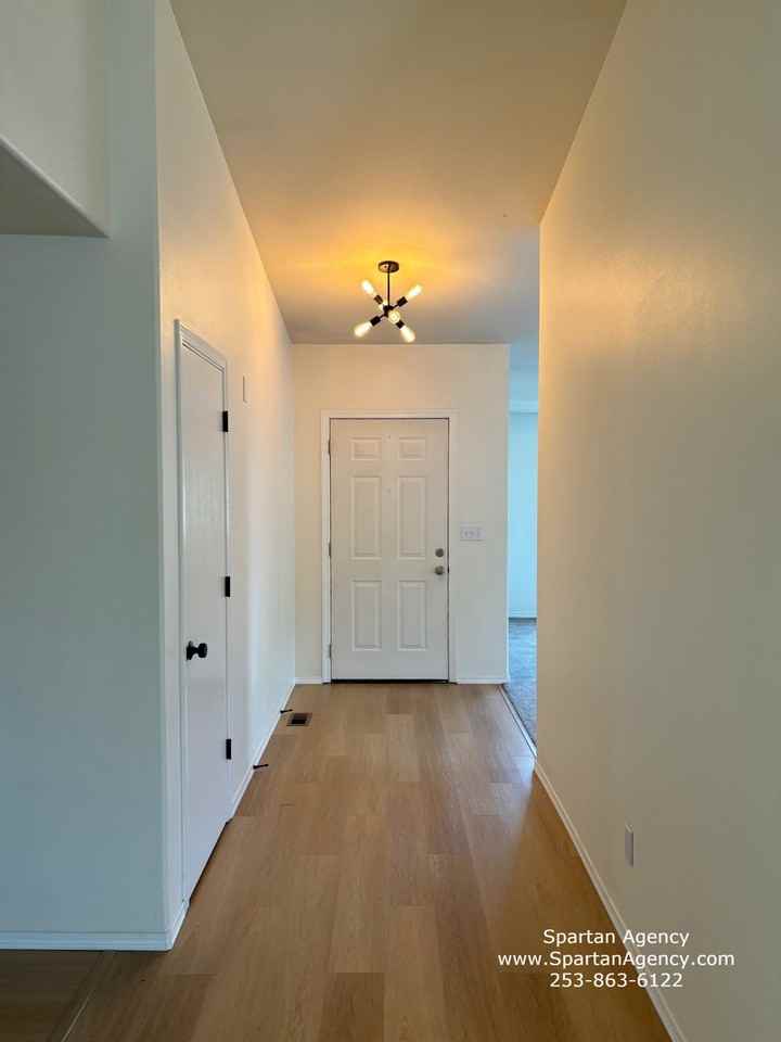 1020 Academy Street - Photo 2 of 26