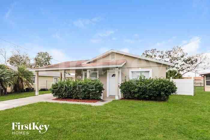 2208 Smith St - Photo 2 of 15