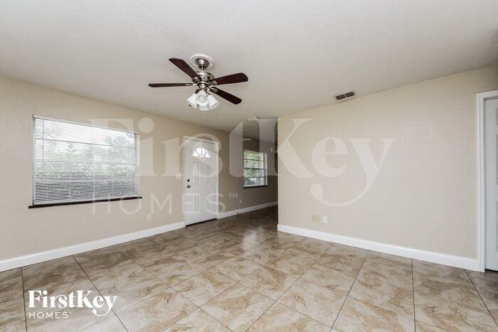 2208 Smith St - Photo 3 of 15