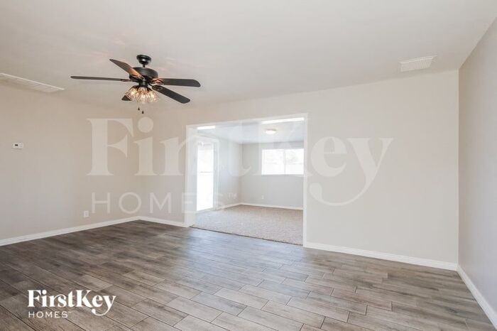 5609 N 38th Dr - Photo 2 of 16