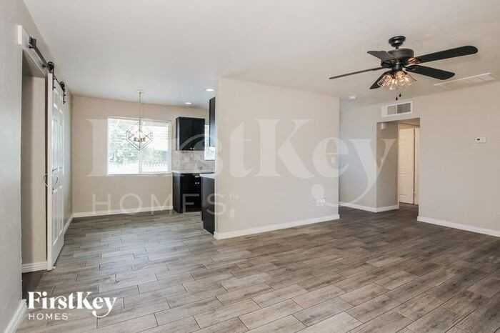 5609 N 38th Dr - Photo 3 of 16